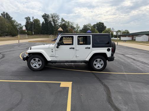White 2010 Jeep Wrangler Unlimited Sahara