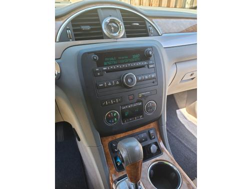 Photo 5 of 19 of 2011 Buick Enclave 1XL