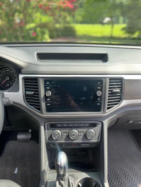Black 2021 Volkswagen Atlas 2.0T SE w/Technology