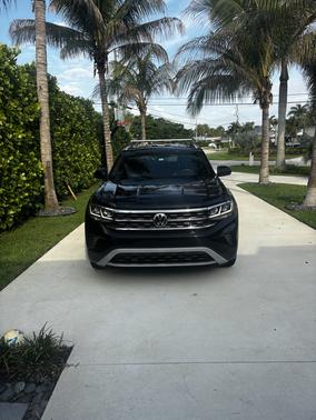 Black 2020 Volkswagen Atlas Cross Sport 3.6L V6 SE w/Technology