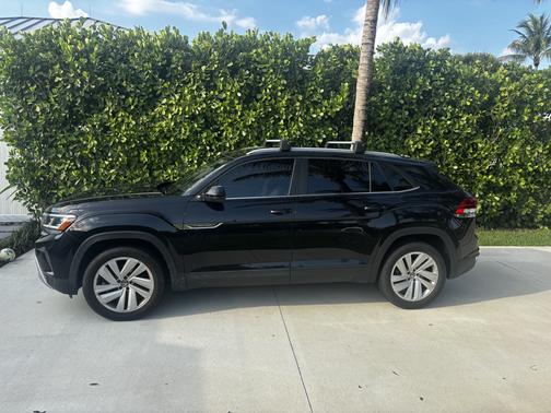 Black 2020 Volkswagen Atlas Cross Sport 3.6L V6 SE w/Technology