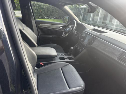 Black 2020 Volkswagen Atlas Cross Sport 3.6L V6 SE w/Technology