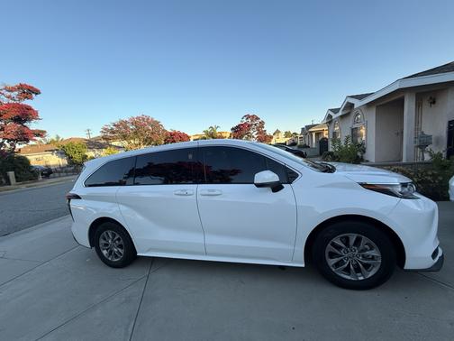 2022 Toyota Sienna LE