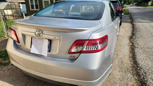 Silver 2011 Toyota Camry SE