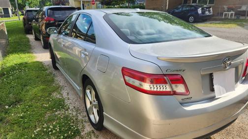 Silver 2011 Toyota Camry SE