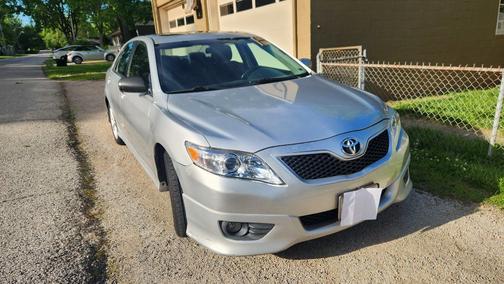 Silver 2011 Toyota Camry SE
