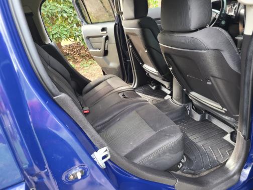 Blue 2009 Hummer H3 Base
