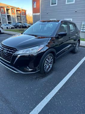 Black 2023 Nissan Kicks SV