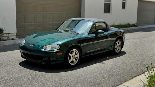 Green 2000 Mazda MX-5 Miata LS