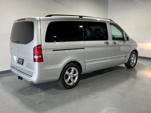 2016 Mercedes-Benz Metris Base