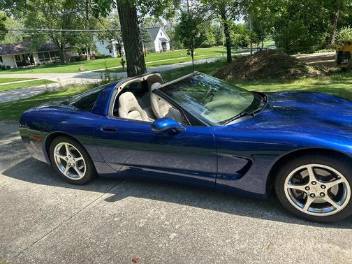 Blue 2004 Chevrolet Corvette Base