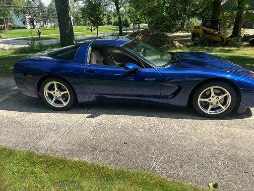 Blue 2004 Chevrolet Corvette Base