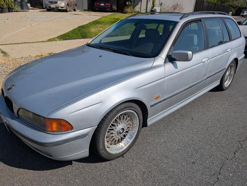 Silver 2000 BMW 528 iT