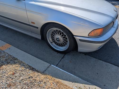 Silver 2000 BMW 528 iT