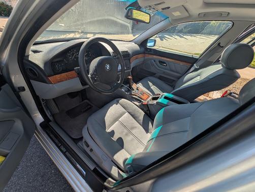 Silver 2000 BMW 528 iT