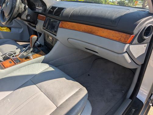 Silver 2000 BMW 528 iT