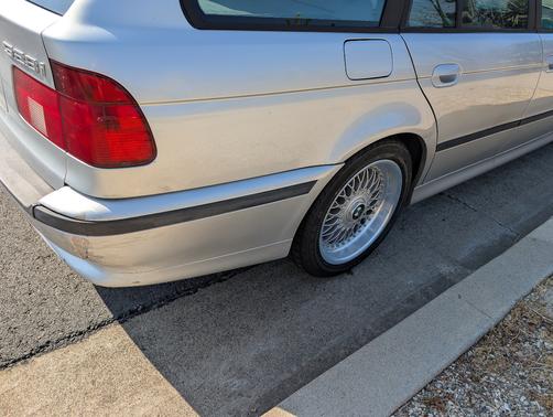 Silver 2000 BMW 528 iT