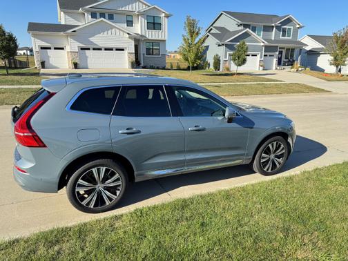 2022 Volvo XC60 Recharge Plug-In Hybrid T8 Inscription