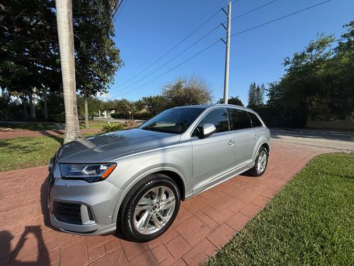 Silver 2022 Audi Q7 45 Premium