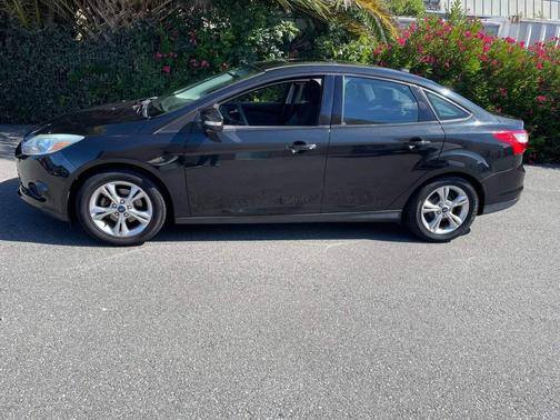 Black 2014 Ford Focus SE