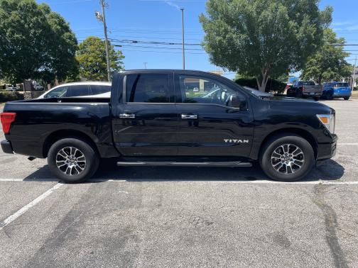 2021 Nissan Titan SV
