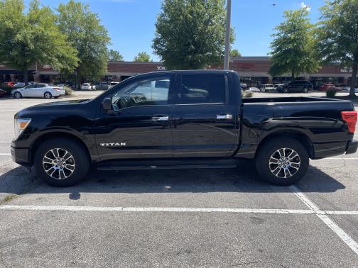 2021 Nissan Titan SV