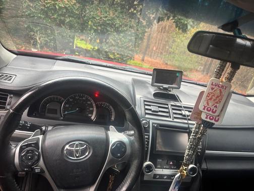 Red 2014 Toyota Camry SE