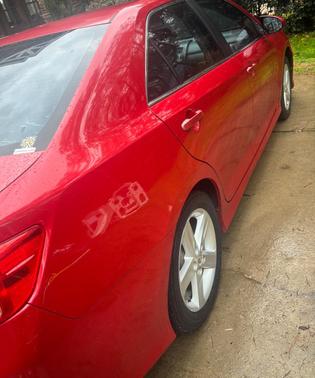 Red 2014 Toyota Camry SE