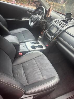 Red 2014 Toyota Camry SE
