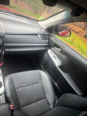 Red 2014 Toyota Camry SE