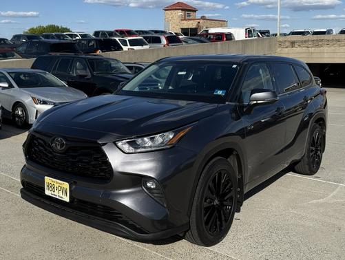 Gray 2020 Toyota Highlander LE