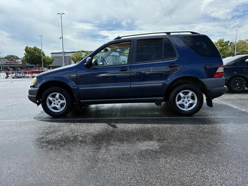 Black 1999 Mercedes-Benz M-Class ML320