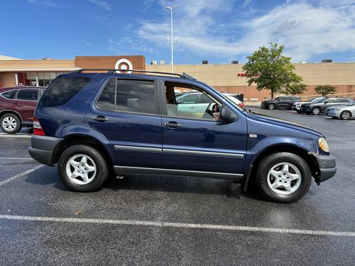 Black 1999 Mercedes-Benz M-Class ML320