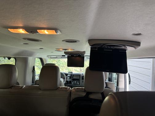 2020 Nissan NV Passenger NV3500 HD SL V8