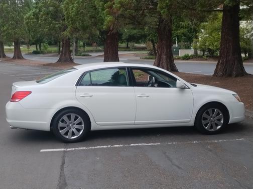 2005 Toyota Avalon XLS