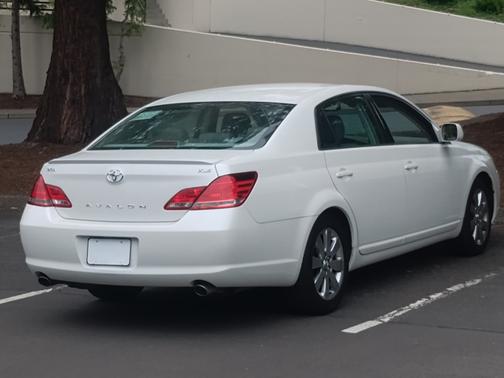 2005 Toyota Avalon XLS