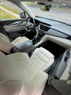 Black 2017 Cadillac XT5 Luxury