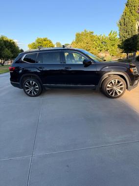 Black 2019 Volkswagen Atlas 3.6L SEL Premium