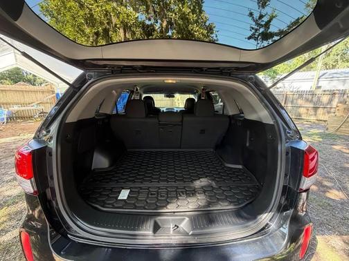 Black 2015 Kia Sorento LX