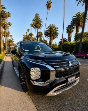 Black 2022 Mitsubishi Outlander Black Edition