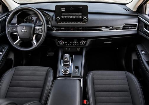 Black 2022 Mitsubishi Outlander Black Edition