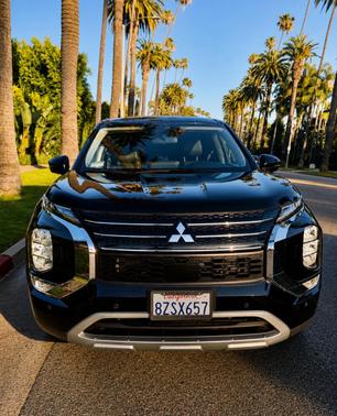 Black 2022 Mitsubishi Outlander Black Edition