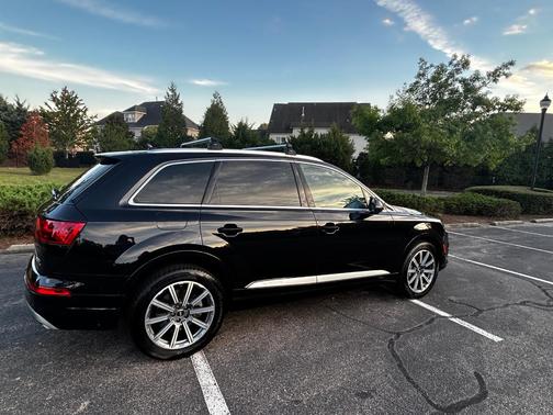 Black 2018 Audi Q7 3.0T Premium Plus