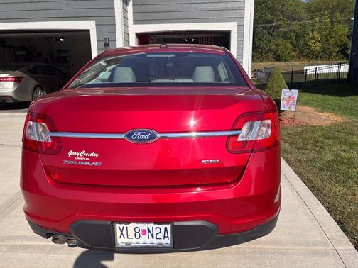 Gray 2011 Ford Taurus SEL