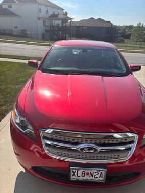 Gray 2011 Ford Taurus SEL