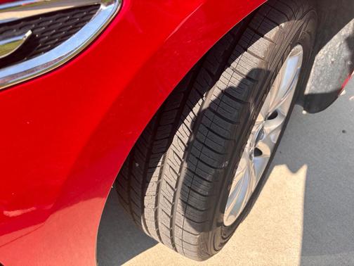 Gray 2011 Ford Taurus SEL