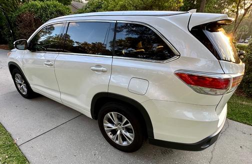 White 2015 Toyota Highlander XLE