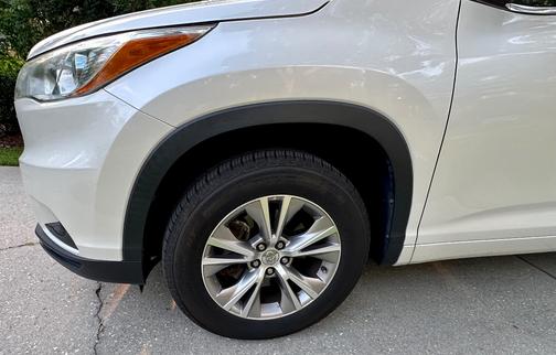 White 2015 Toyota Highlander XLE