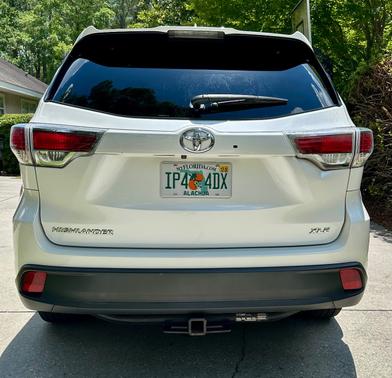 White 2015 Toyota Highlander XLE