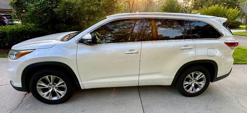 White 2015 Toyota Highlander XLE